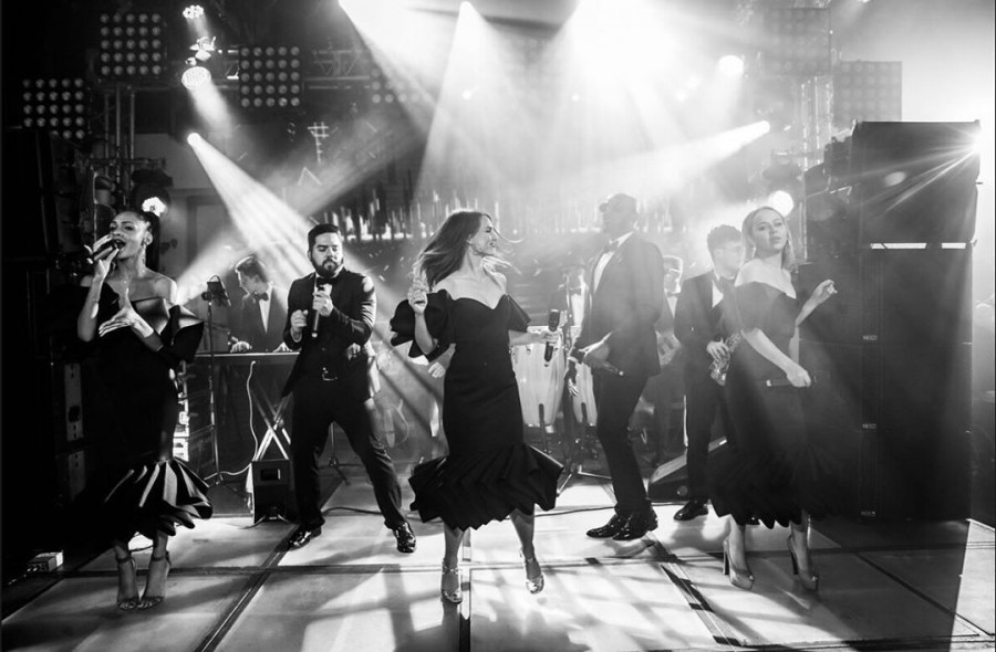 Не только на сцене: в каких форматах