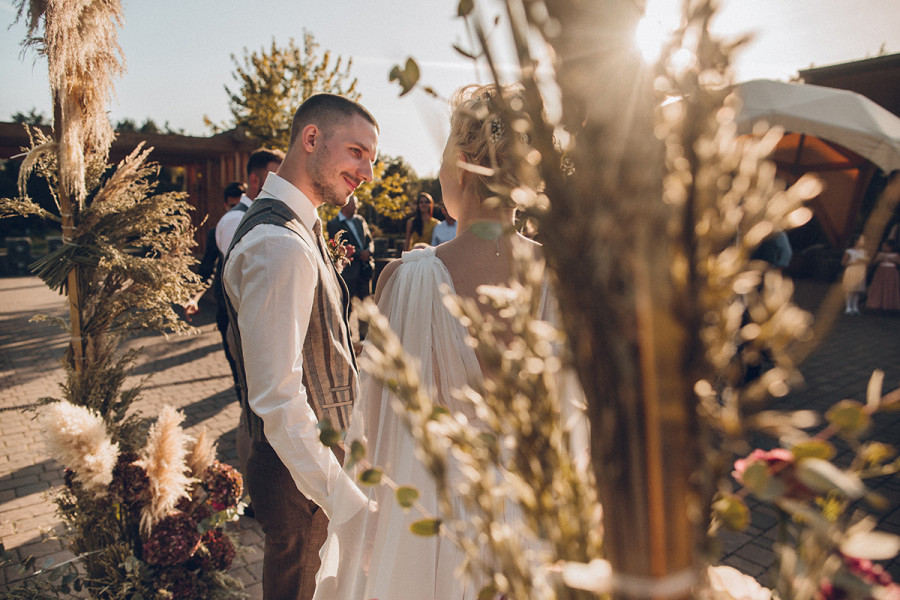 Осенняя свадьба с сухоцветами, льном и прогулками