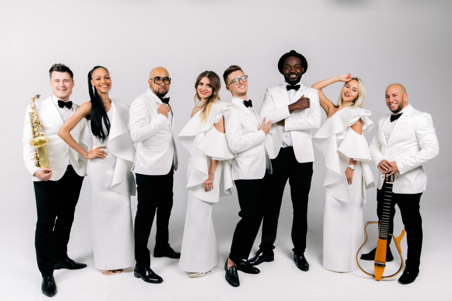 Не только на сцене: в каких форматах