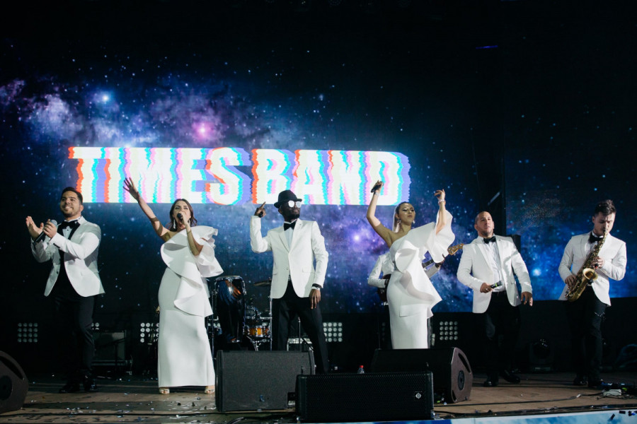 Не только на сцене: в каких форматах