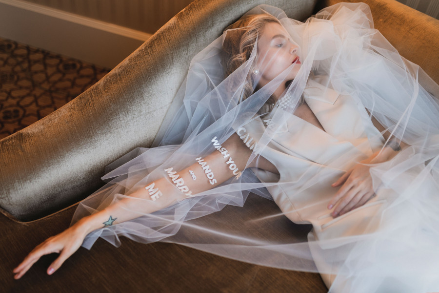 Вещь дня: фата с надписями Vesssna Wedding