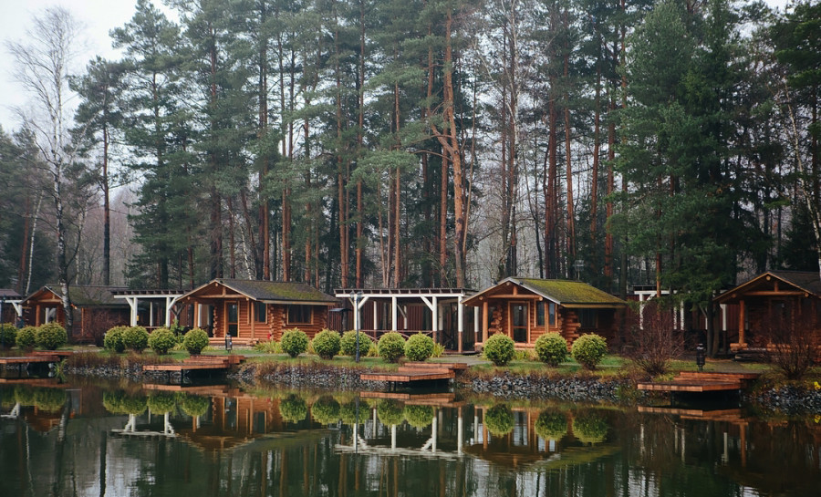 Загородные коттеджи для камерной свадьбы