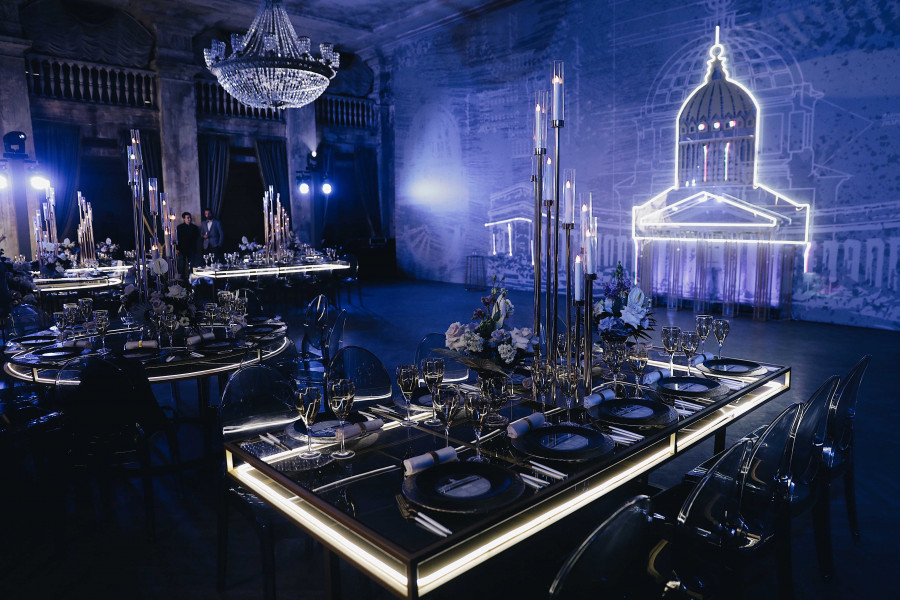 «Город, которого нет»: неоновая свадьба в Санкт-Петербурге