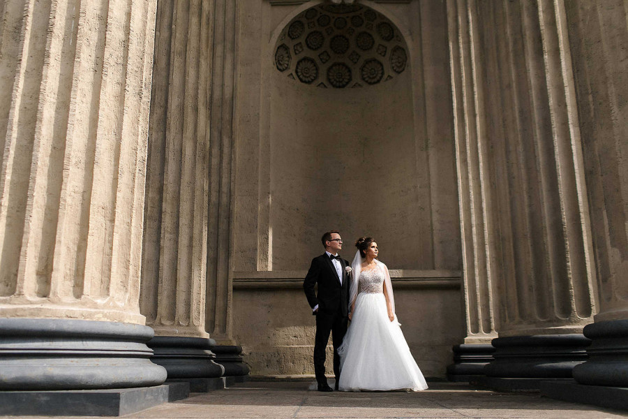 «Город, которого нет»: неоновая свадьба в Санкт-Петербурге