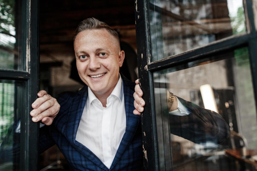 О профессии режиссера: интервью с Антоном Абучкаевым