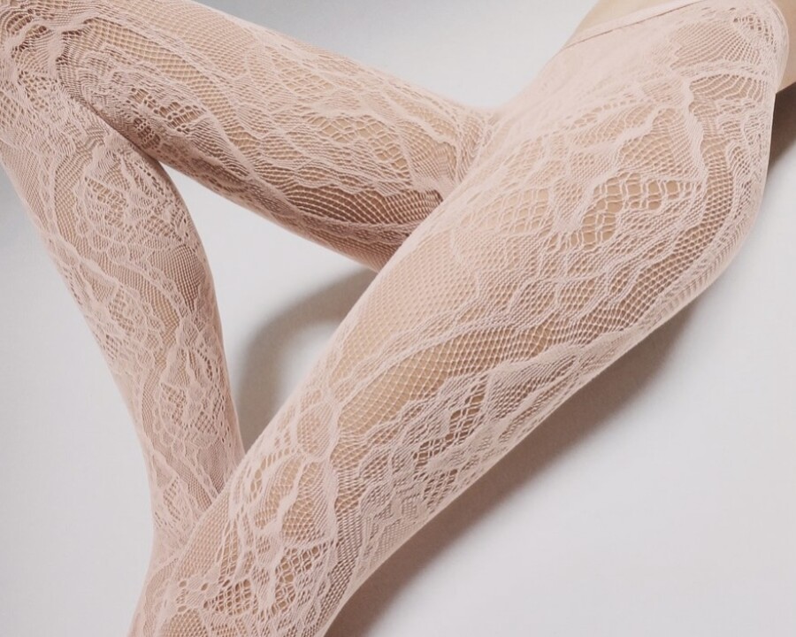 Какие акцентные колготки носить этой зимой