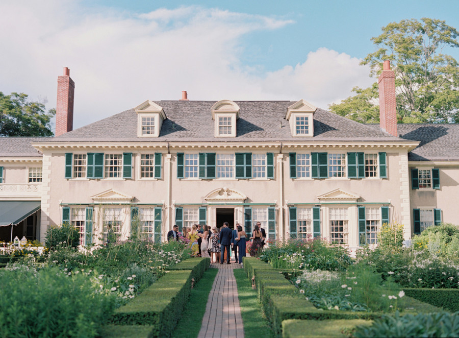 «Свадебный фотограф — наблюдатель, а не постановщик»,