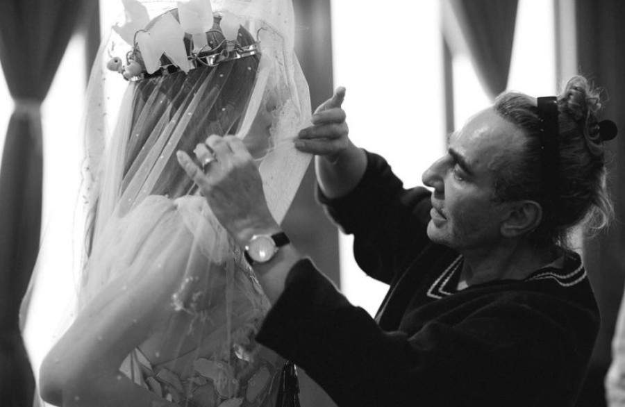 Образ невесты: зеркальное платье как у Айви