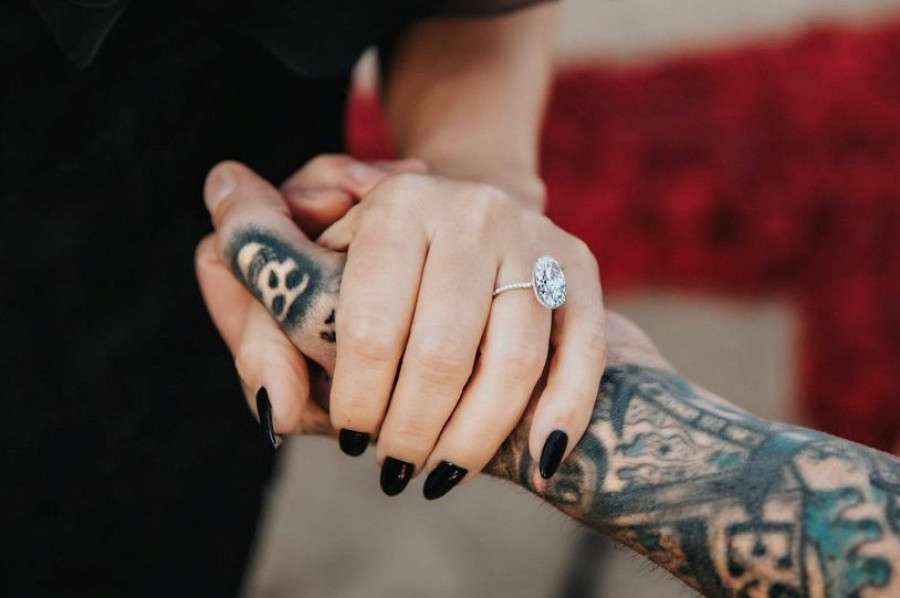 Помолвочное кольцо с овальной огранкой — тренд,