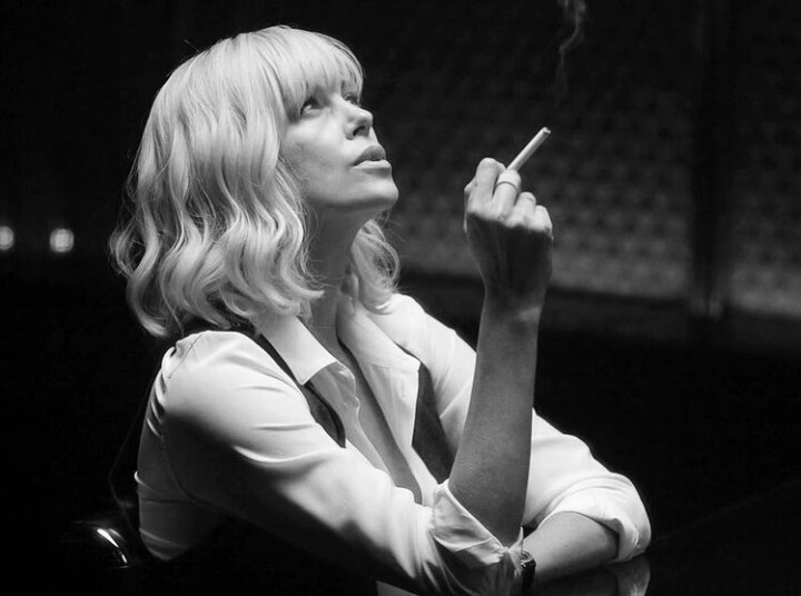 Ресейлік актрисалардың порнографиялық фотосуреттерінің секс фотосуреттері Люда есекке