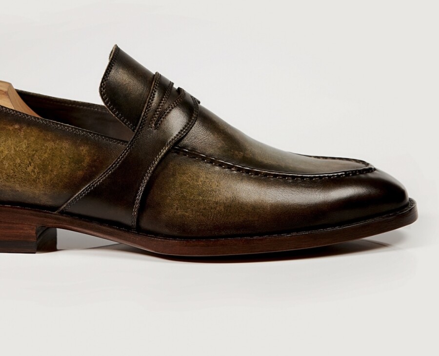 Где купить премиальную мужскую обувь ручной работы?