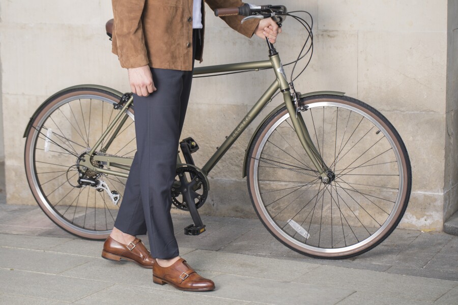 Где купить премиальную мужскую обувь ручной работы?