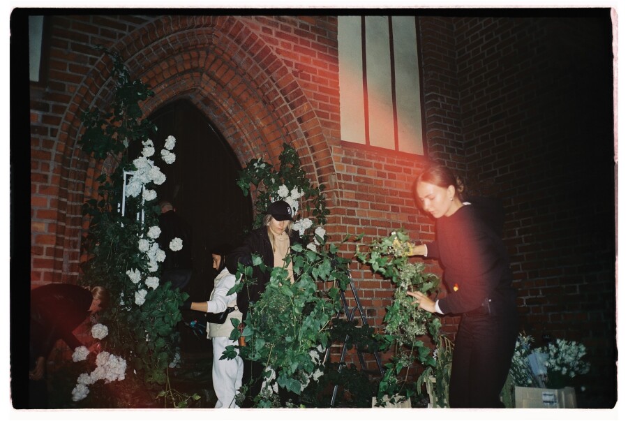 Свадебная церемония в готическом соборе и камерный