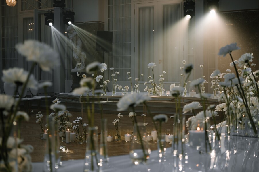 Свадьба с прогулкой на катере и чувственной