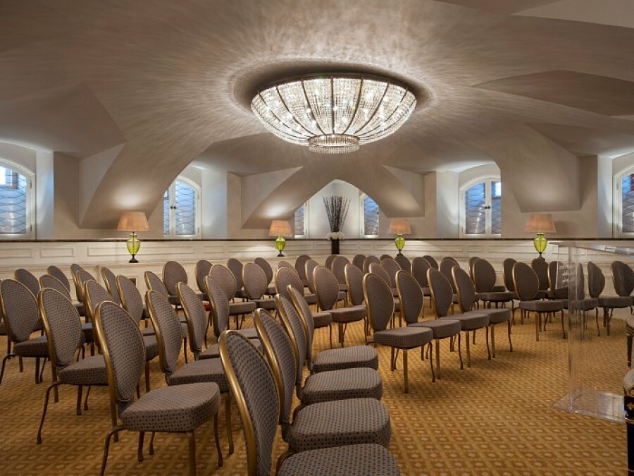 Масштаб, современная роскошь и атмосфера имперской России