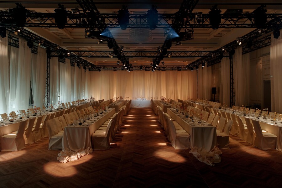 История одного декора: флористика в тон города,