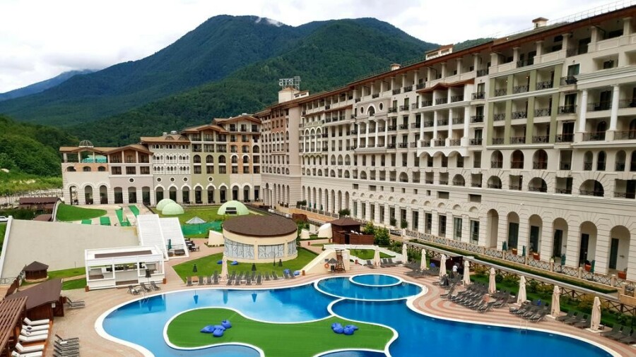 11 особенных отелей России для медового месяца