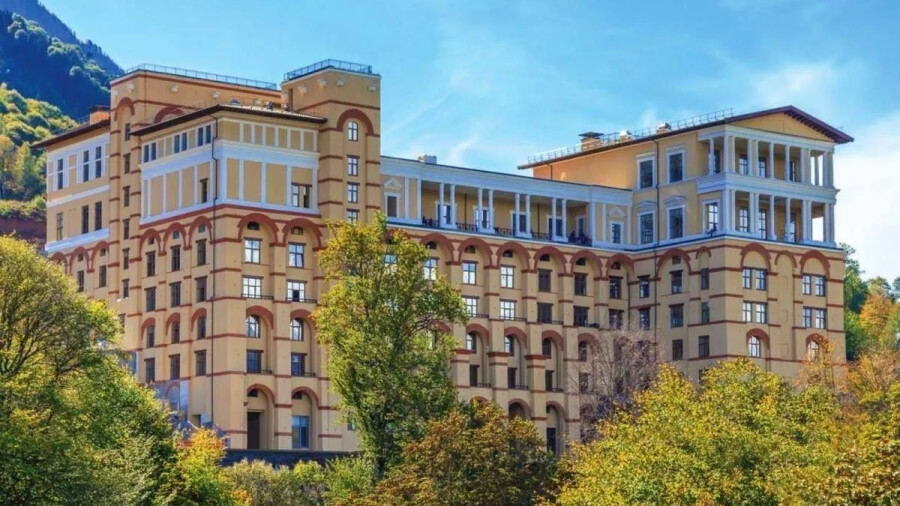 11 особенных отелей России для медового месяца