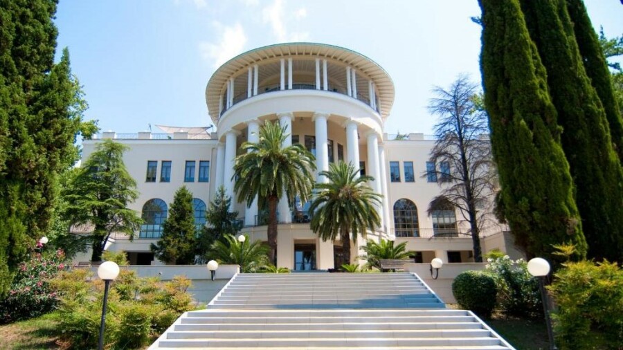 11 особенных отелей России для медового месяца