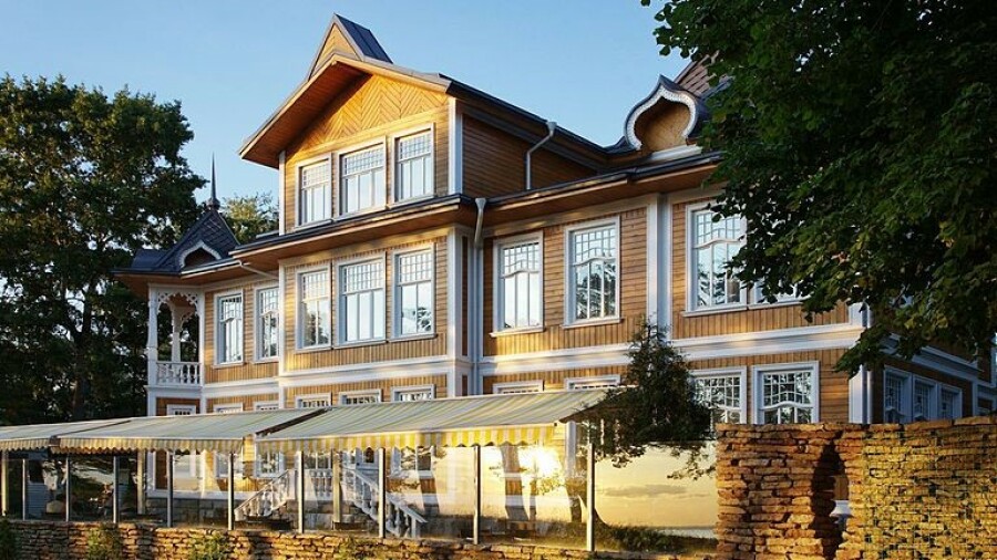 11 особенных отелей России для медового месяца