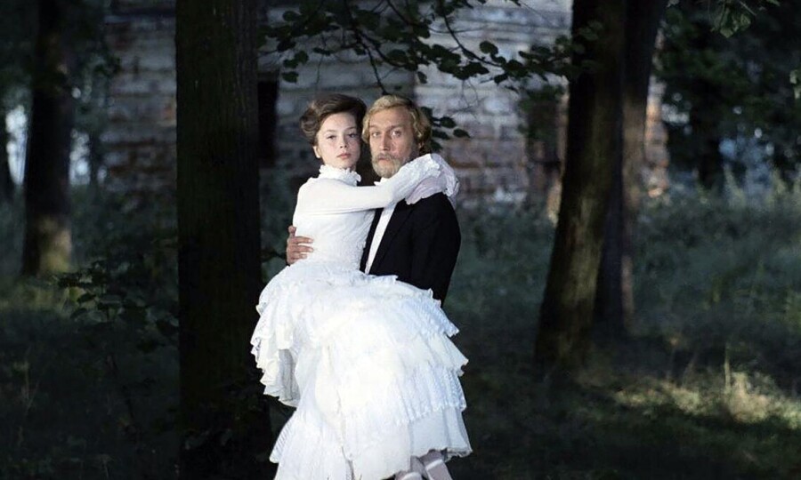 5 стильных свадебных образов в советском кино