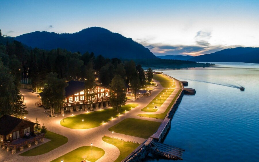 11 особенных отелей России для медового месяца