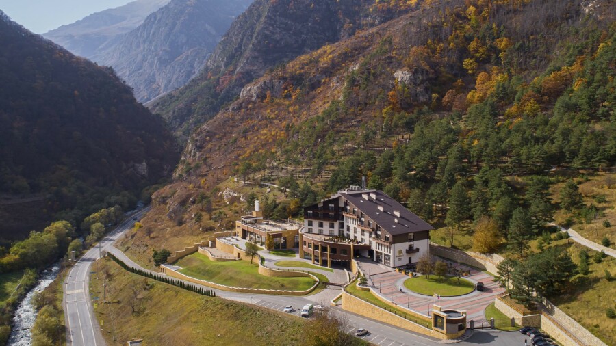 11 особенных отелей России для медового месяца