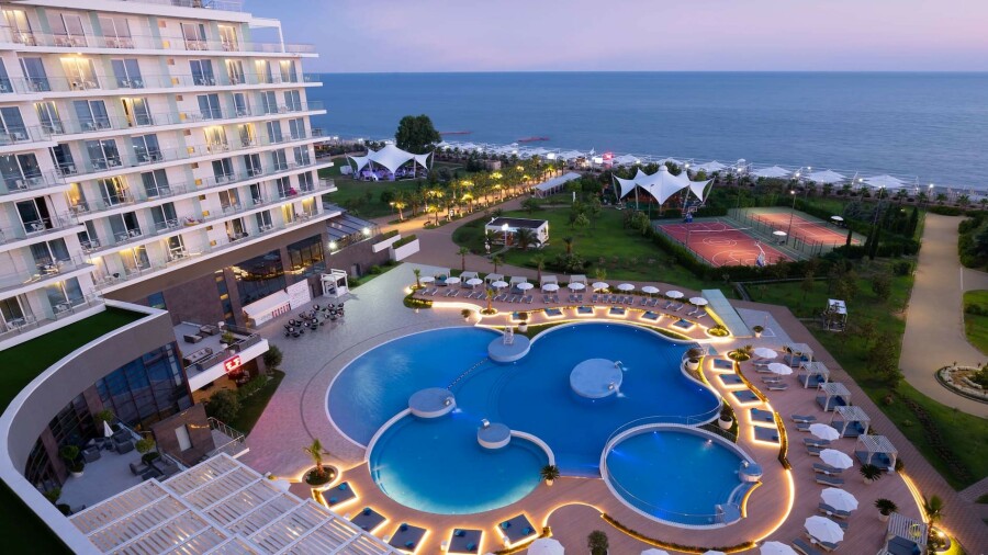 11 особенных отелей России для медового месяца