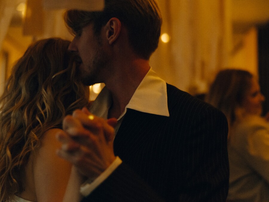 История двух свадебных образов, которые невеста пошила