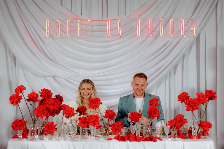 Интервью с невестой: о вдохновении 90-ми, контролируемом