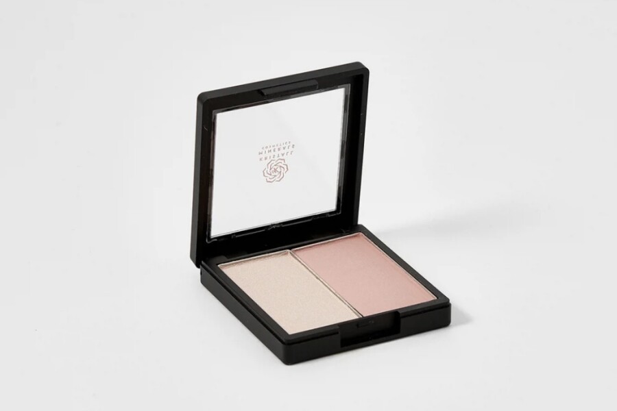 Минеральная косметика — лучший выбор на лето.