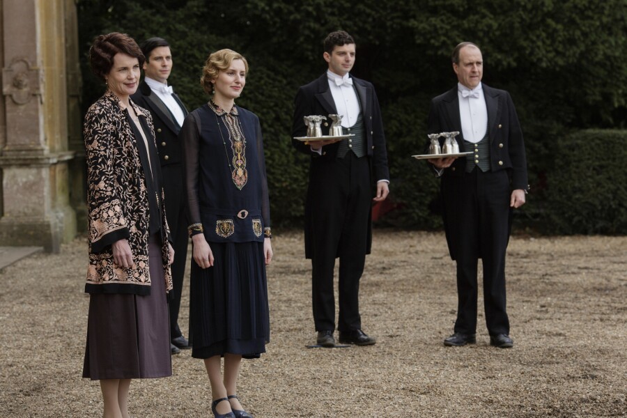 10 сериалов для тех, кто уже скучает