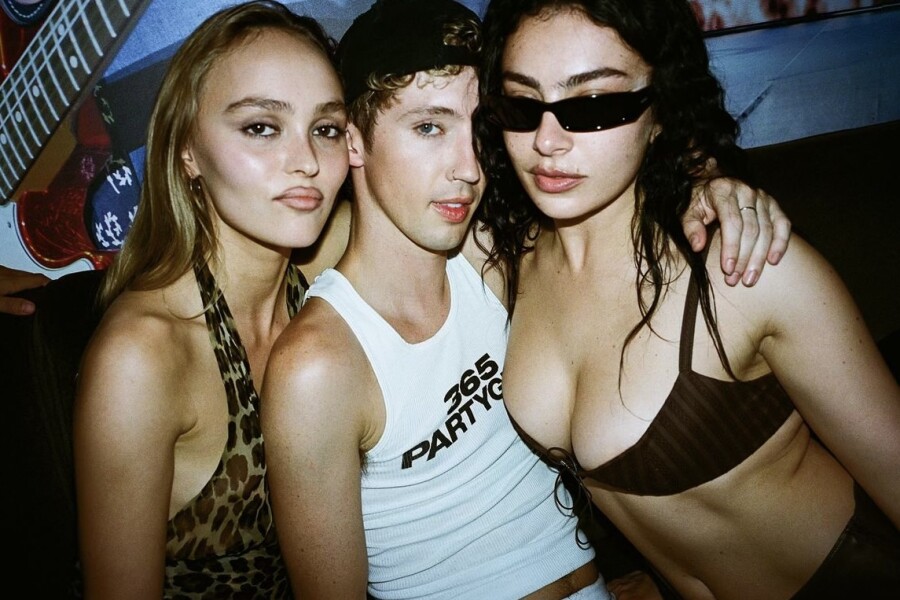 Brat — главное слово 2024 года. Что