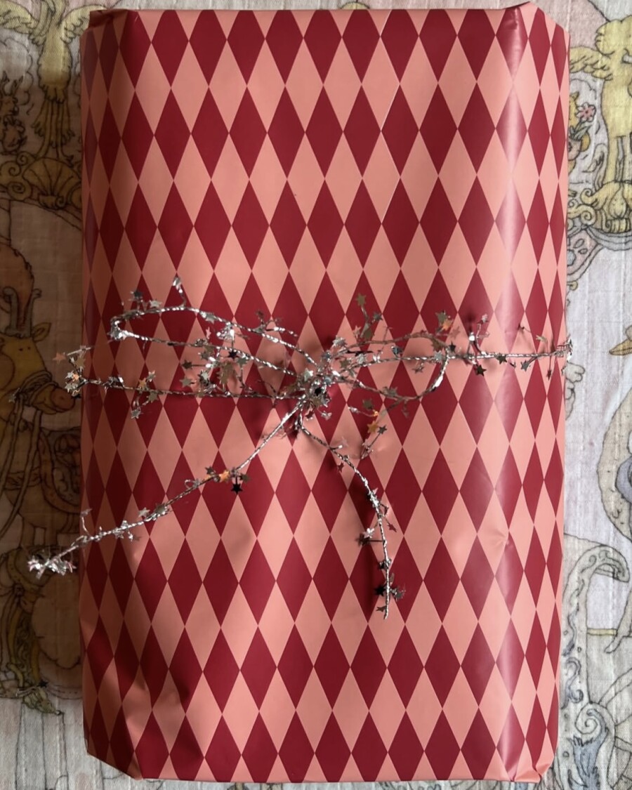 От гигантских конфет до конвертов с кармашками: