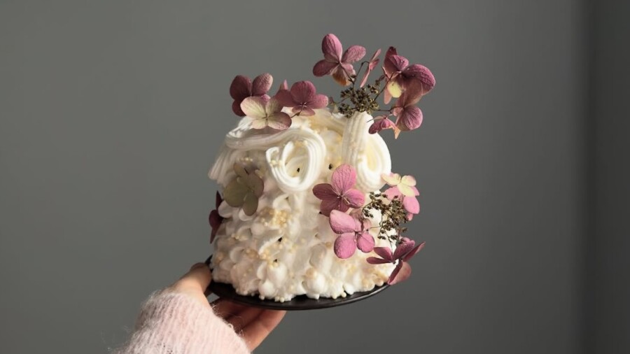 Как оформить свадебный торт в 2025 году?