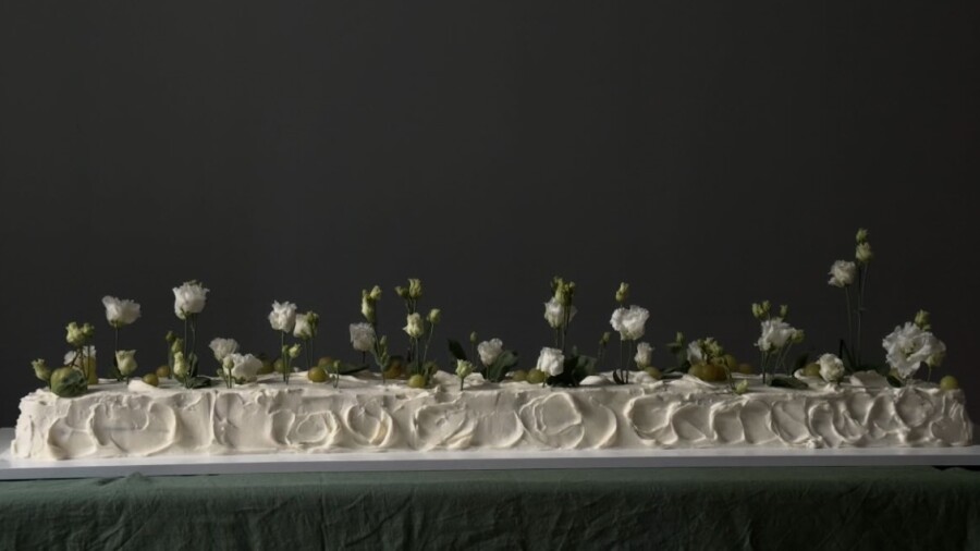 Как оформить свадебный торт в 2025 году?