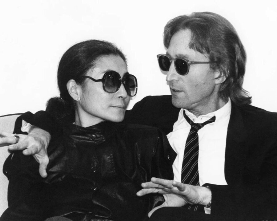 Из-за нее распались The Beatles. История любви