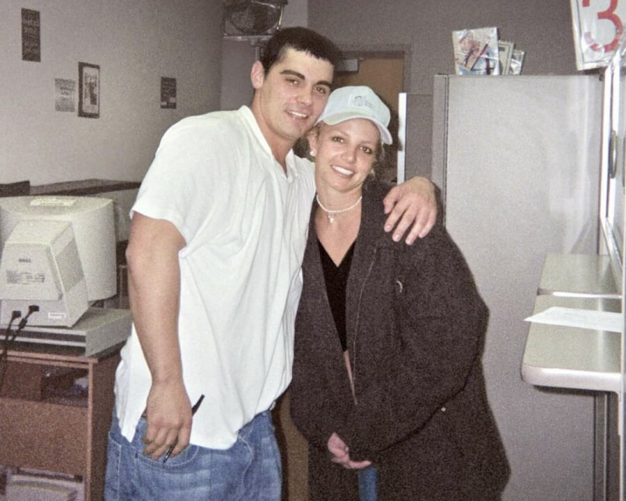 Самые короткие браки звезд: от 55 часов