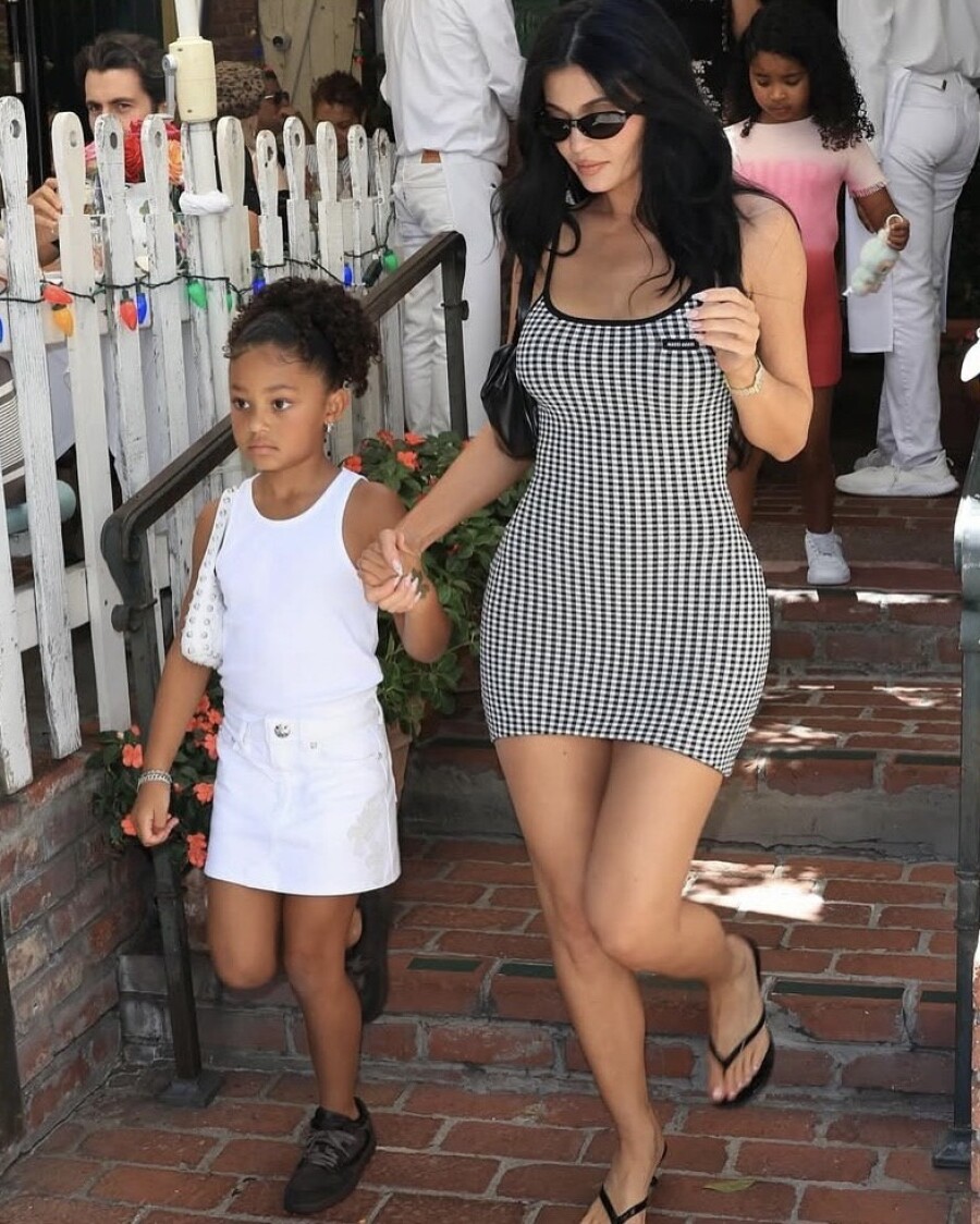 Как селебрити одевают своих детей