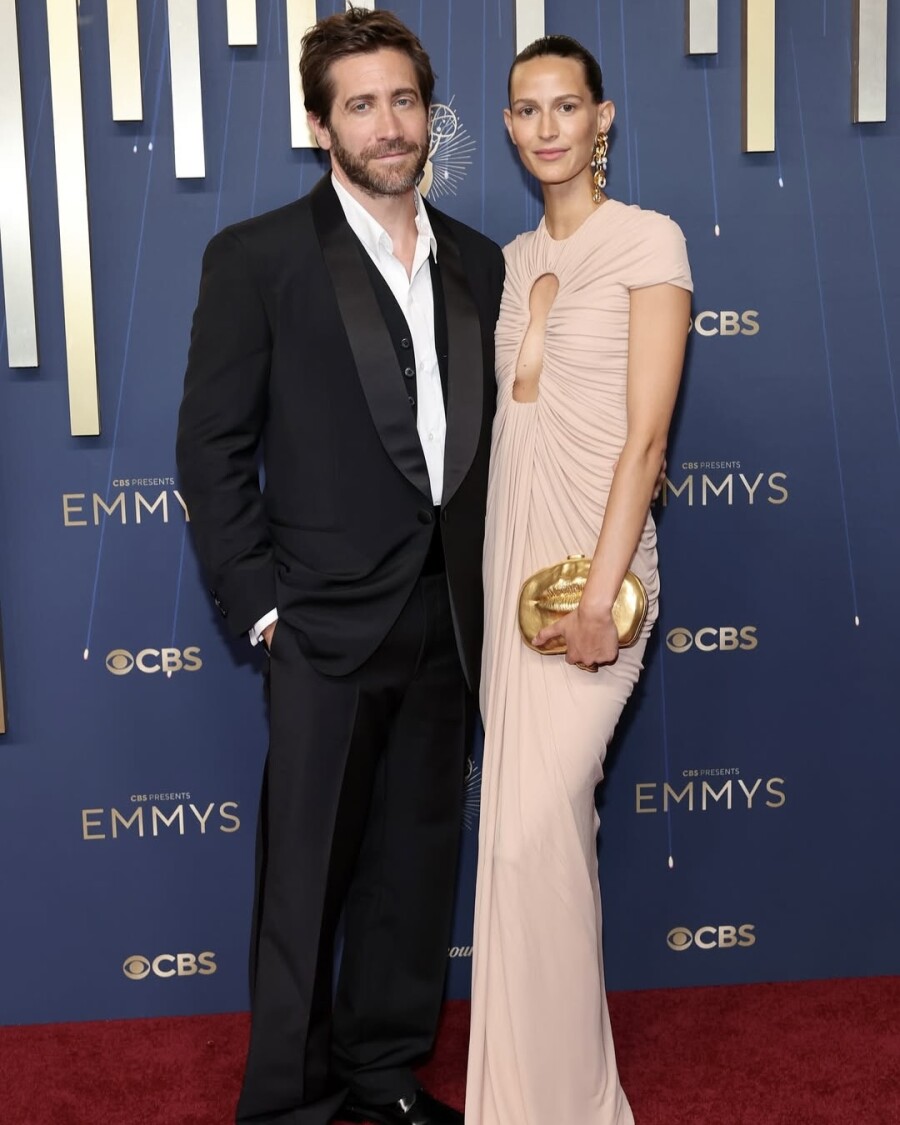 Лучшие образы звезд с красной дорожки «Эмми»