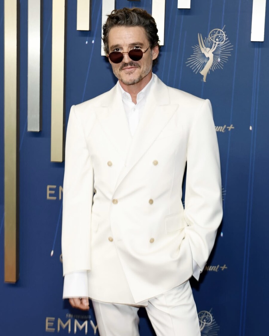 Лучшие образы звезд с красной дорожки «Эмми»