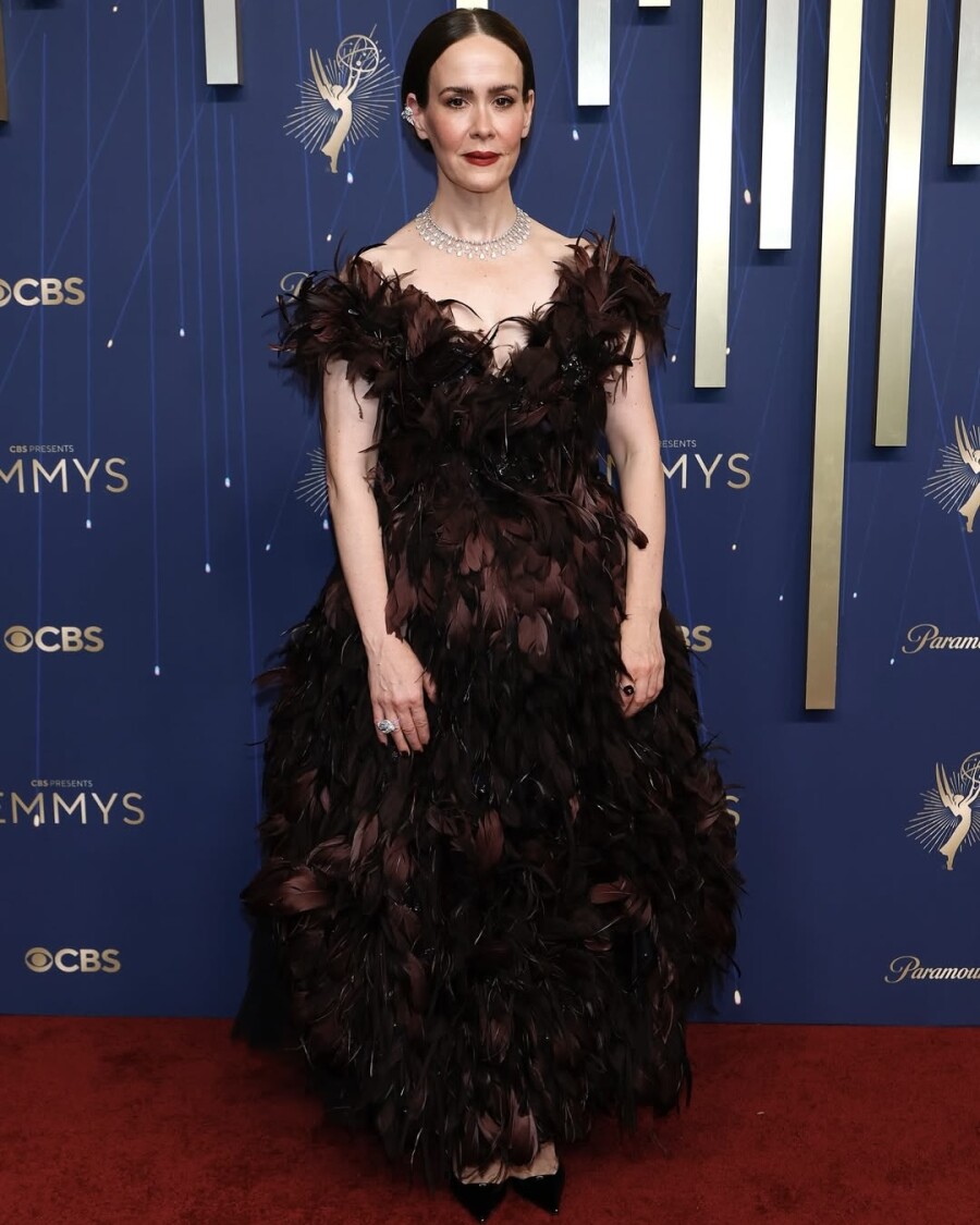 Лучшие образы звезд с красной дорожки «Эмми»