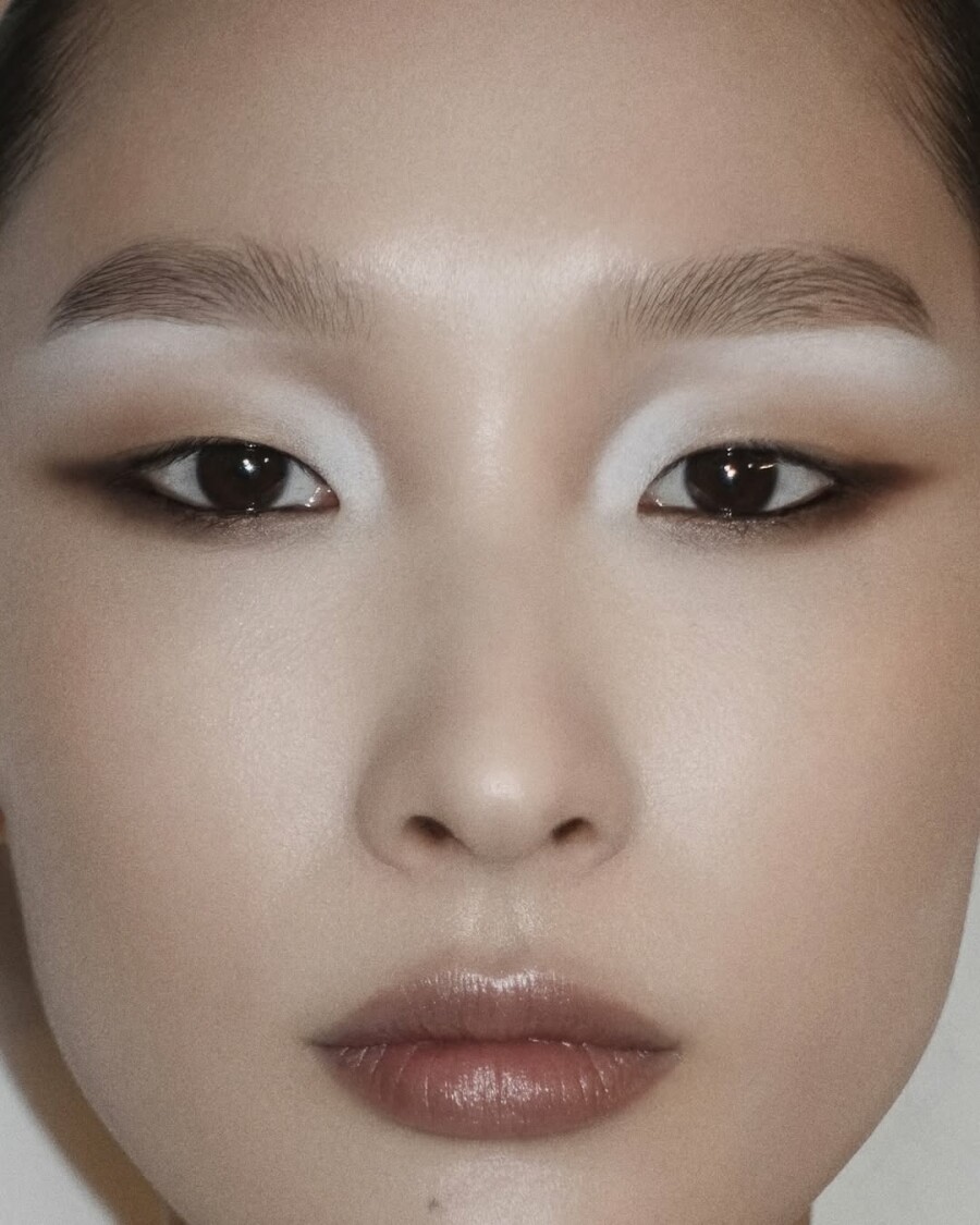 Как у Алексы Деми, с розовыми губами