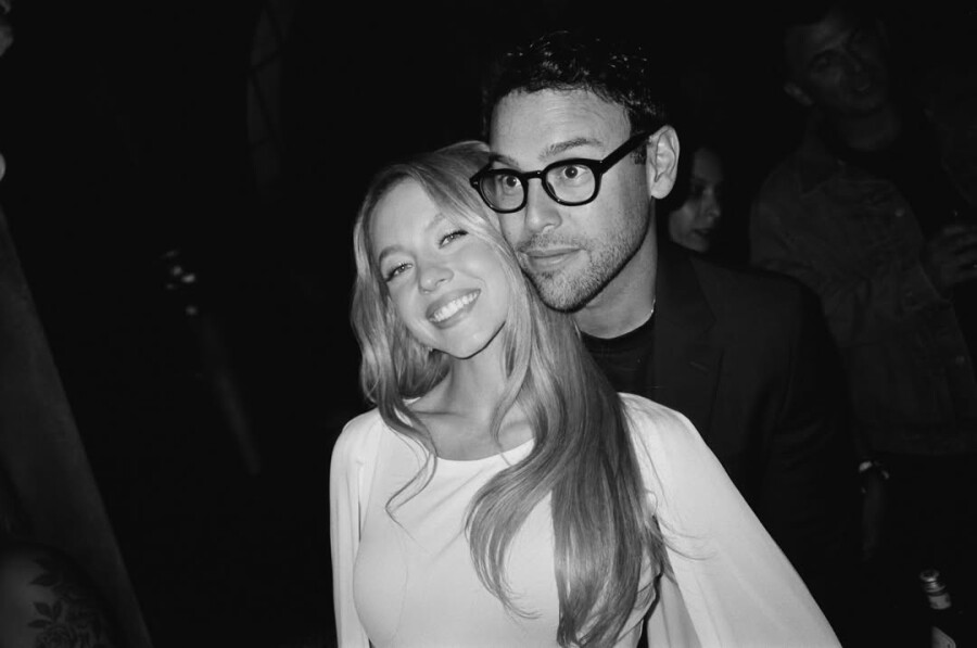 Сидни Суини выложила первую фотографию со своим