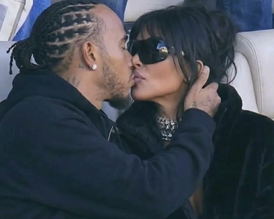 Bad Bunny поженил пару в прямом эфире