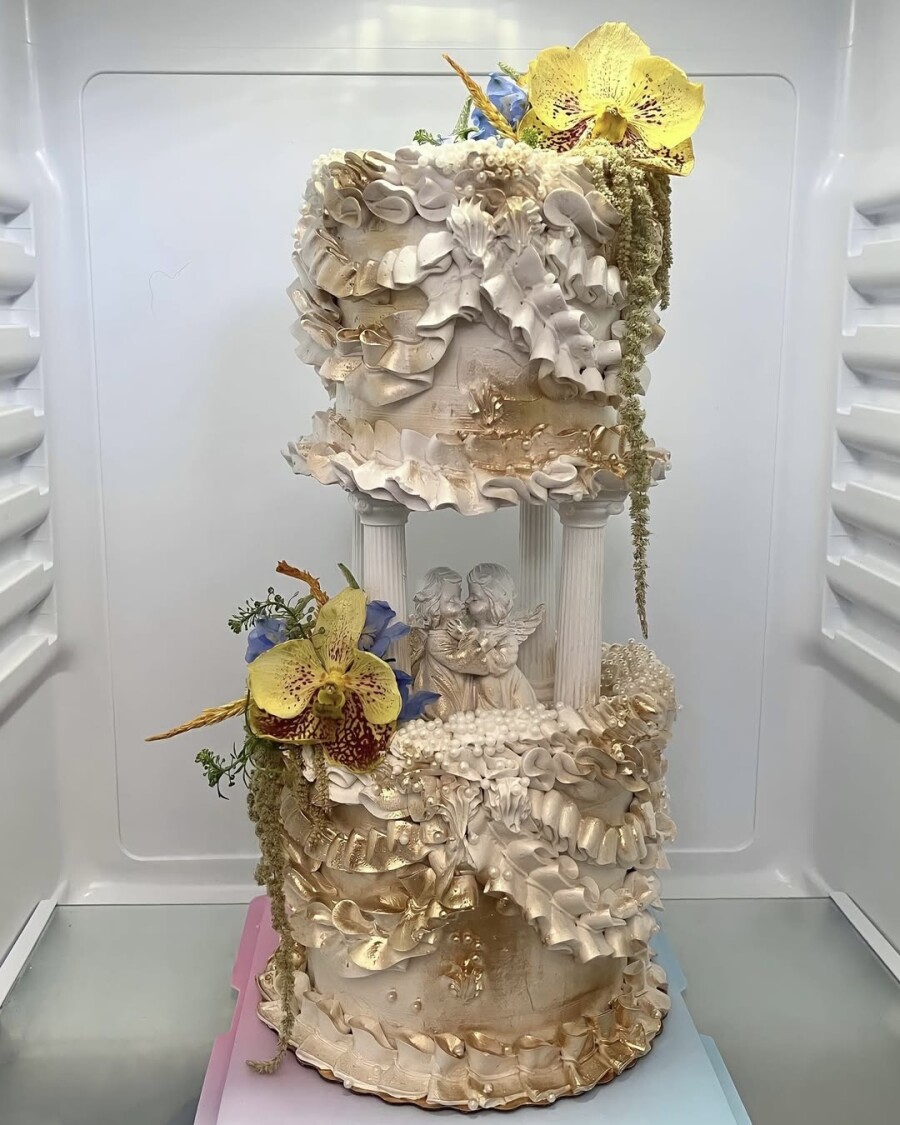 Гигантские многоярусные торты снова в тренде —