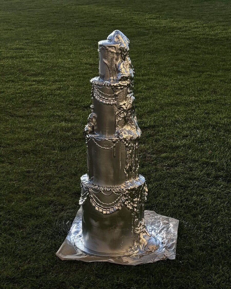 Гигантские многоярусные торты снова в тренде —