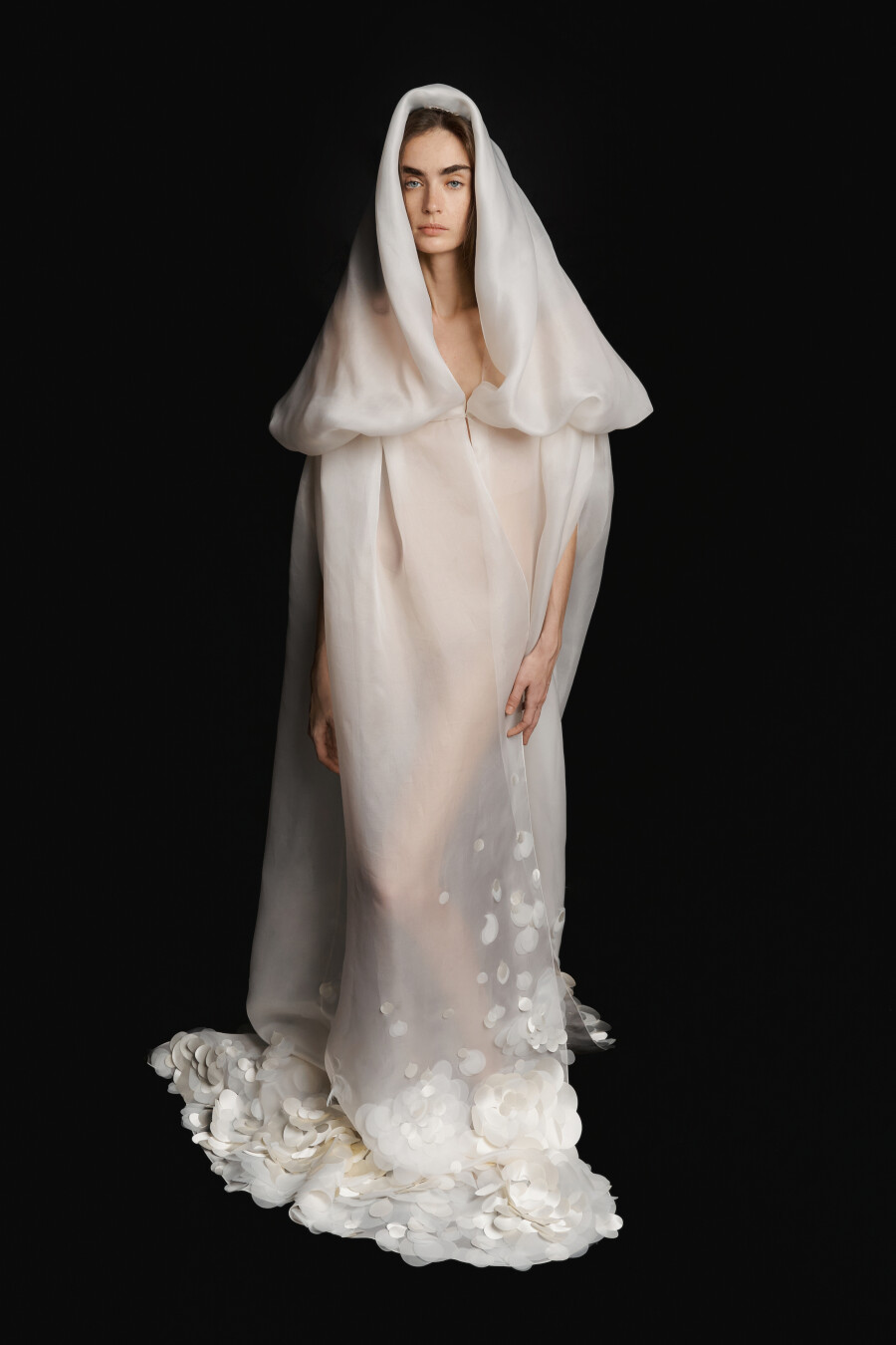 Какая она — невеста Valentin Yudashkin 2026?