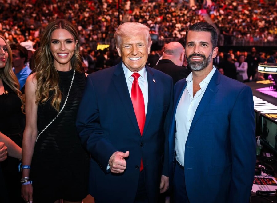 Дональд Трамп-младший тайно женился на модели Беттине