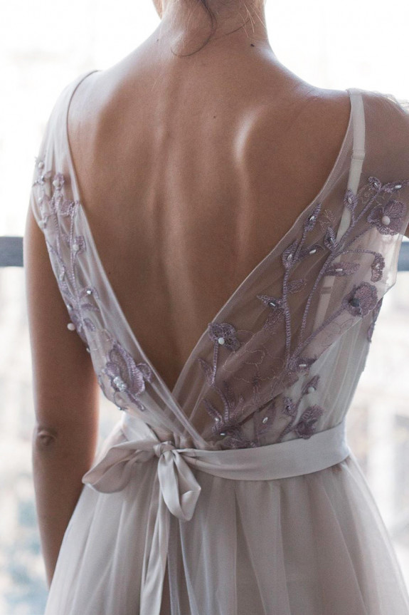 Свадебные платья цвета свежей лаванды